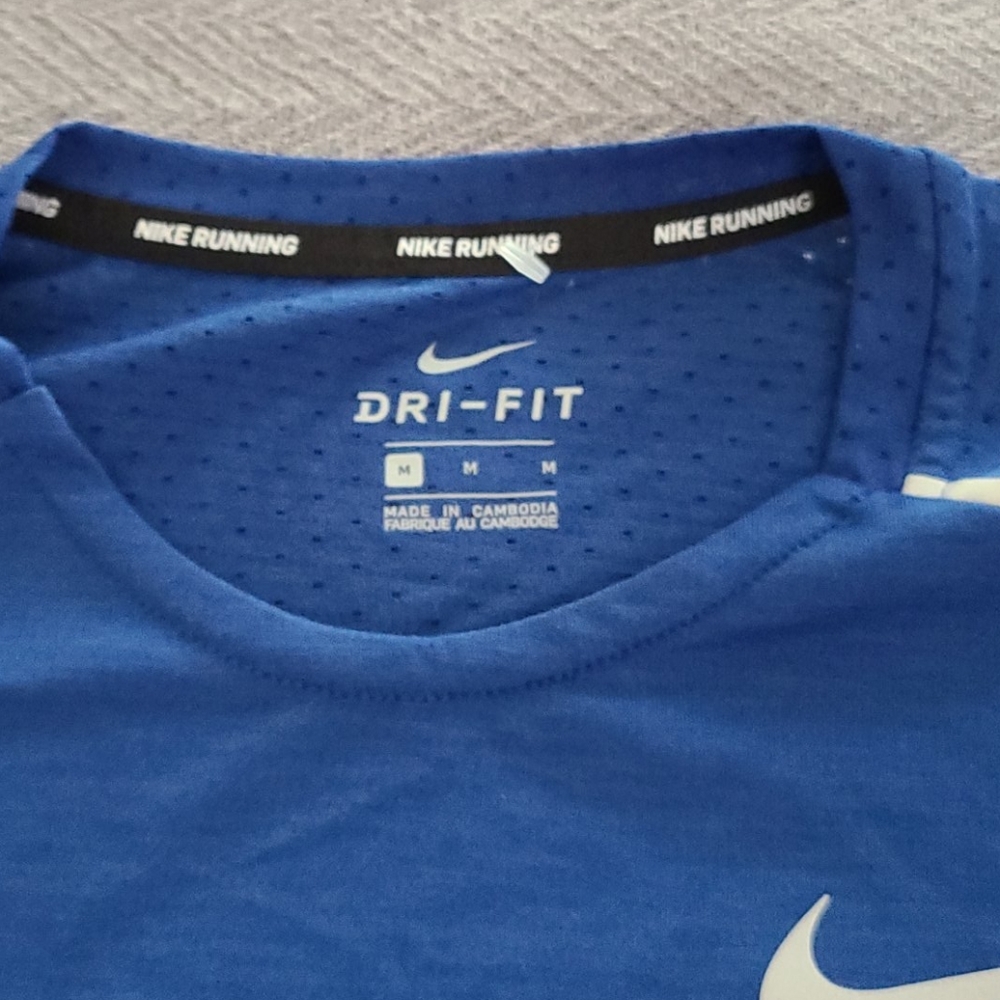 Nwt men medium nike running dri-fit blue t-shirt